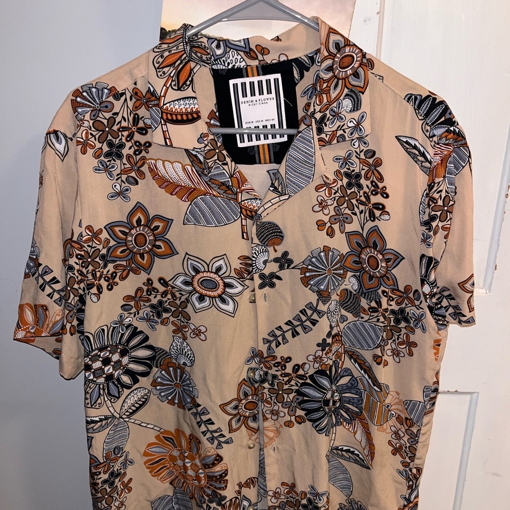 Mens Medium Floral casual dress shirt